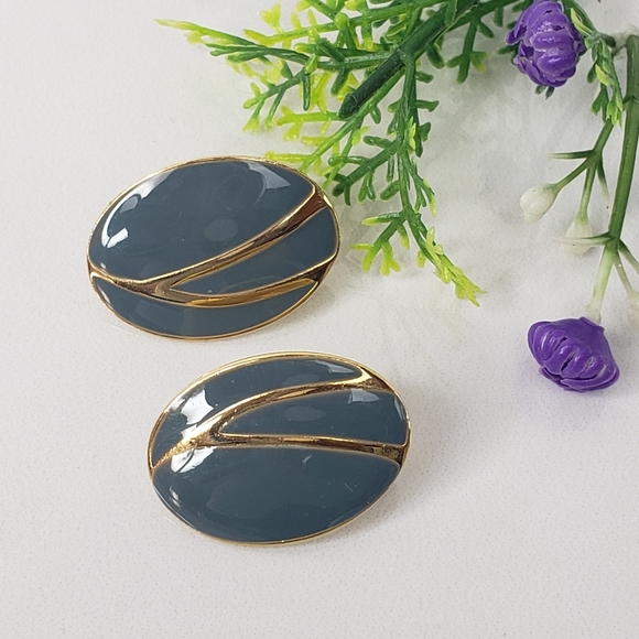 Vintage Green and Gold Cloisonnè Oval Shaped Earrings - Pierced - Picture 9 of 10